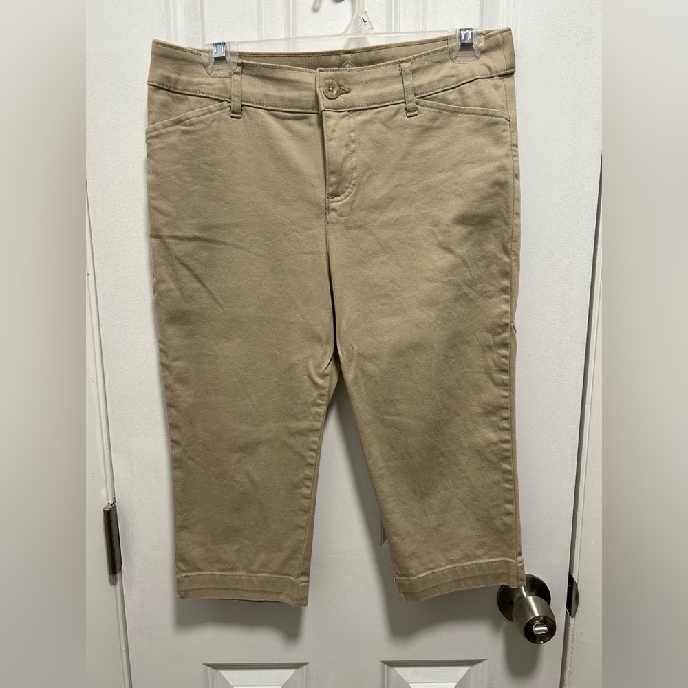 St. John's Bay Women's Khaki Capris